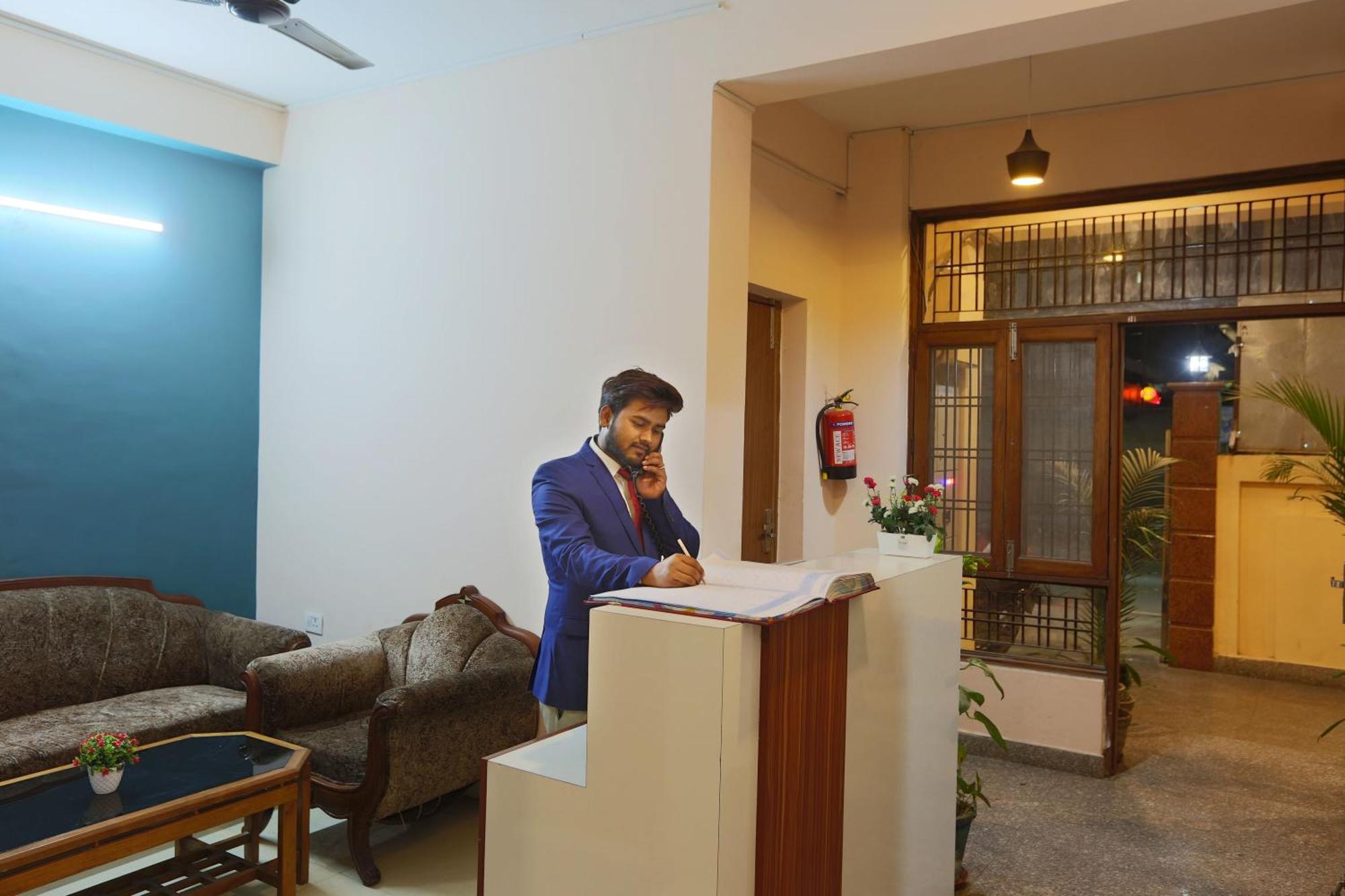 Hotel Ginger Palace - Corporate Hotel Noida Sector 62 מראה חיצוני תמונה